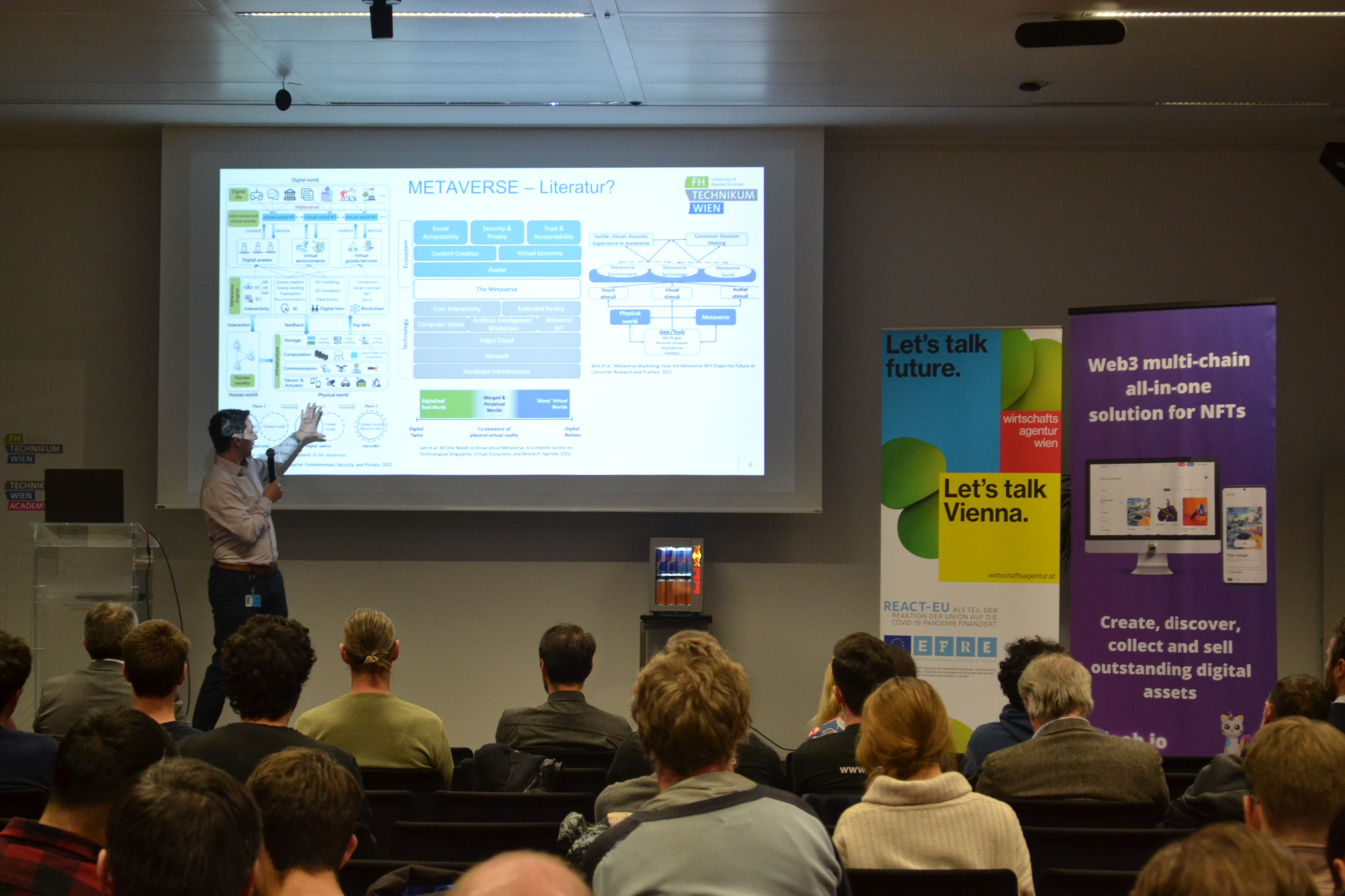 Packed auditorium with Wavect banner at DLT Austria 2023