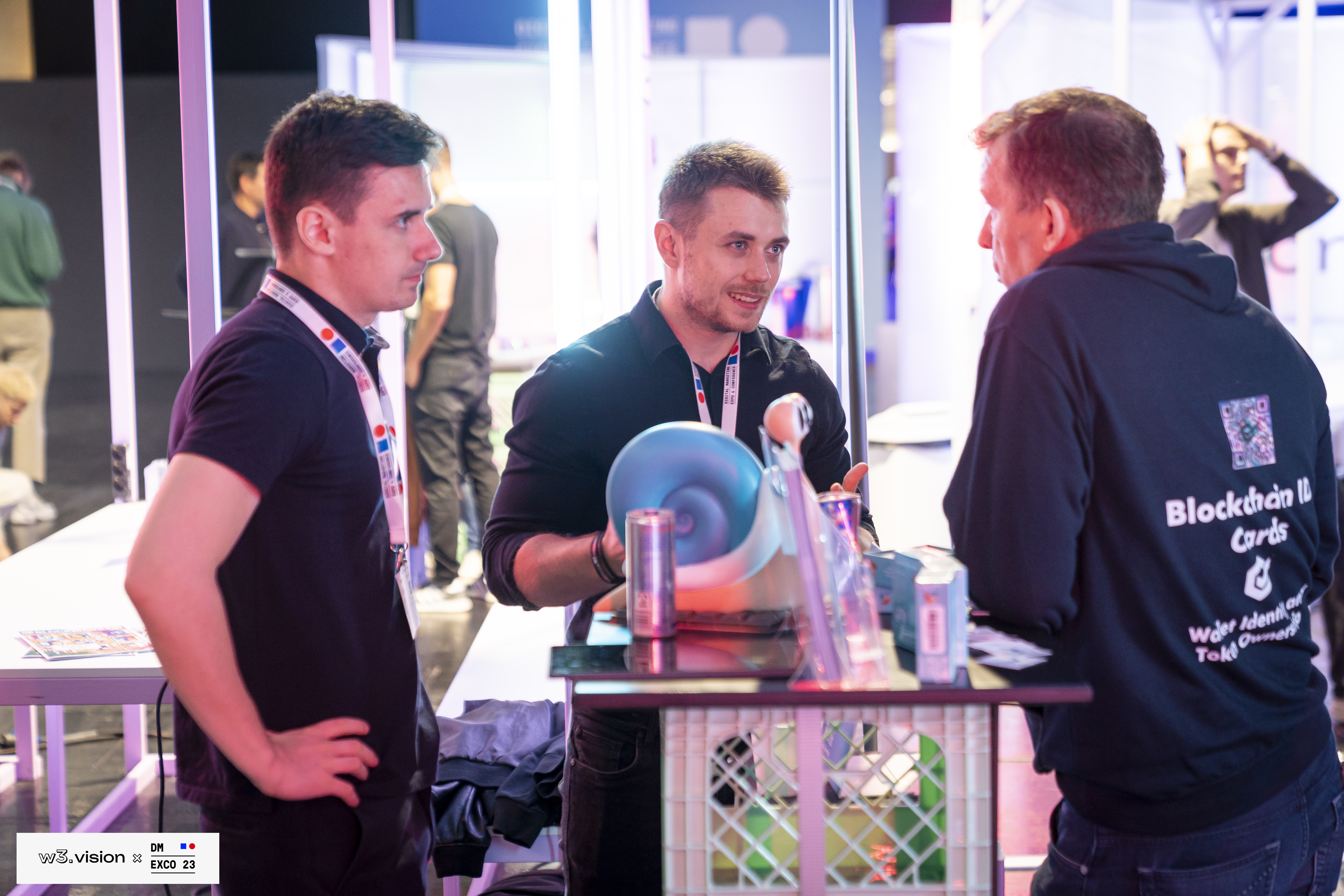 Conference discussion at DMEXCO booth 2023